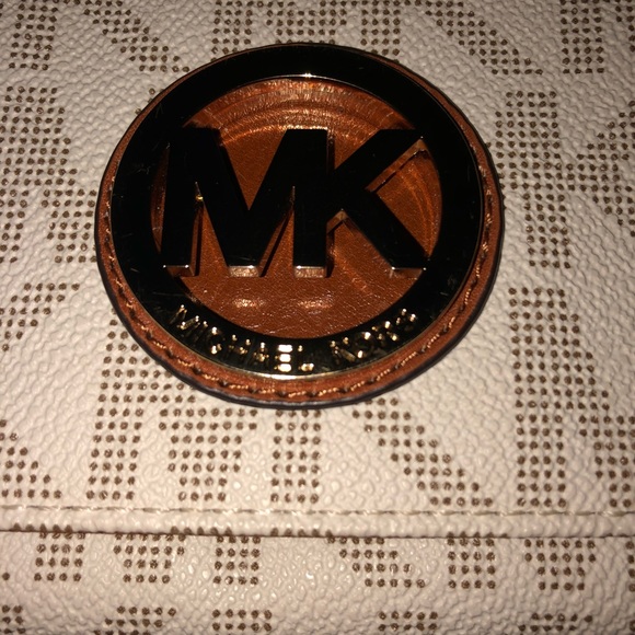 Michael Kors Monogram Wallet - Picture 2 of 5